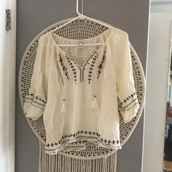 Forever 21 Tops - BRAND NEW WOT Forever 21 Floral Decal Peasant Top